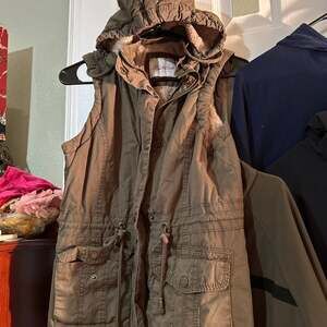 Snobbish Collection Sherpa Lined Hooded Utility Vest, Olive Green